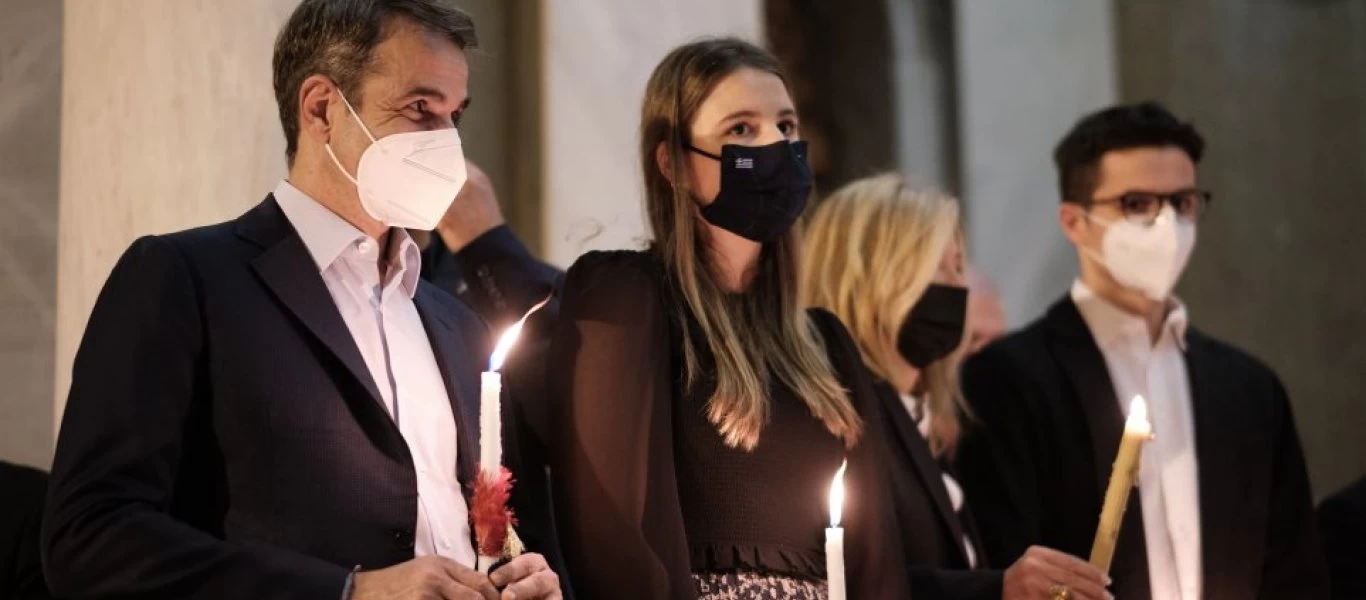 Στον Άγιο Διονύσιο έκανε Ανάσταση ο Κ.Μητσοτάκης με την οικογένειά του (φώτο)